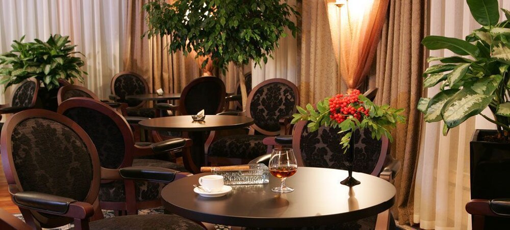 Hotel Lounge
