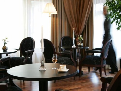 Hotel Lounge