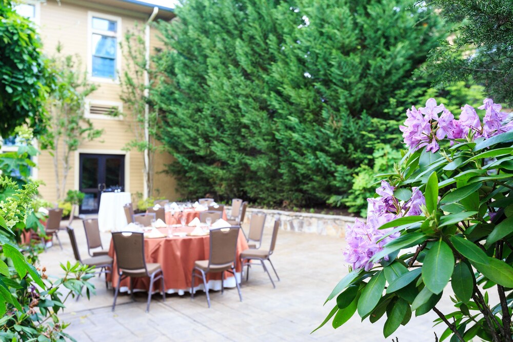 Outdoor Banquet Area