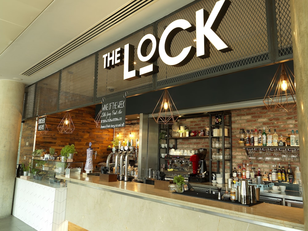 Hotel Bar