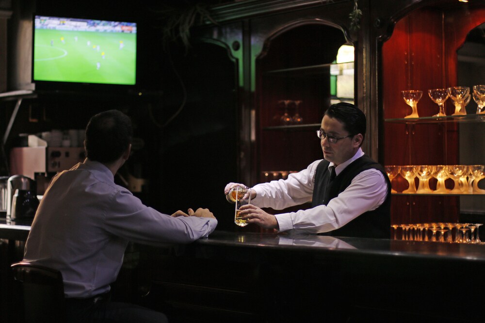 Hotel Bar