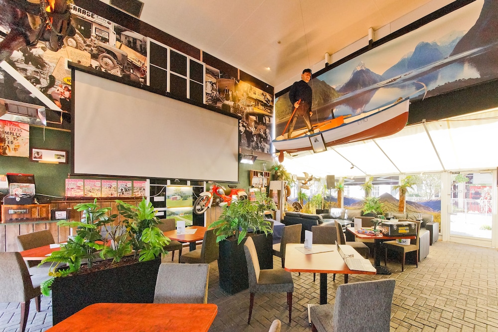 Hotel Bar