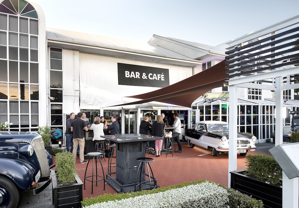 Hotel Bar