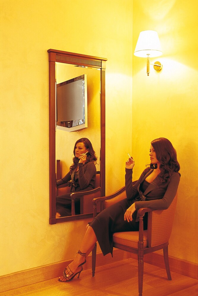 Hotel Lounge