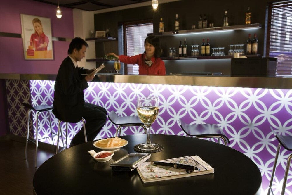 Hotel Bar