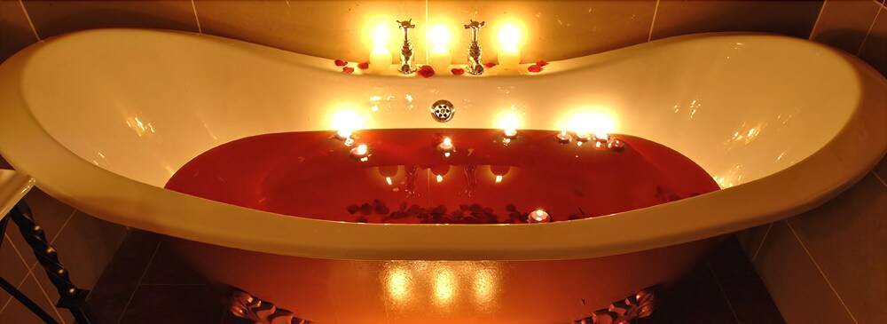 Deep Soaking Bathtub