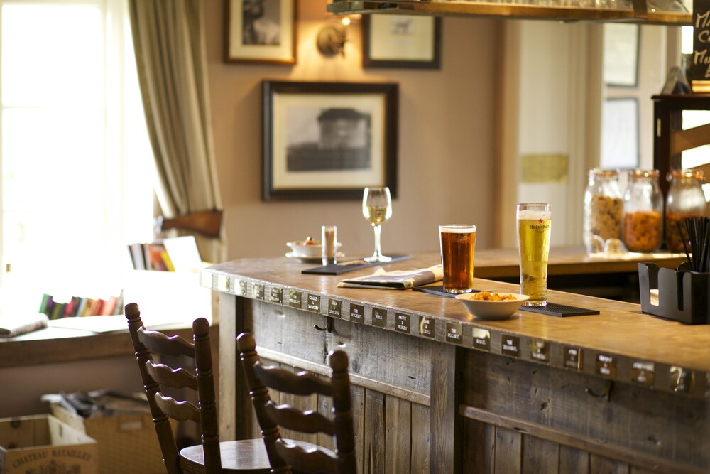 Hotel Bar