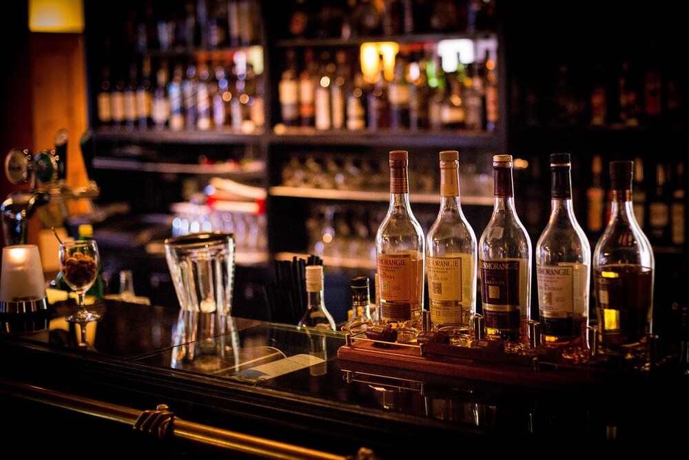 Hotel Bar