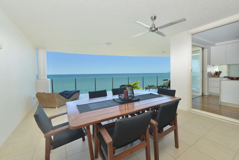 Standard Room, 2 Bedrooms, Ocean View - In-Room Dining