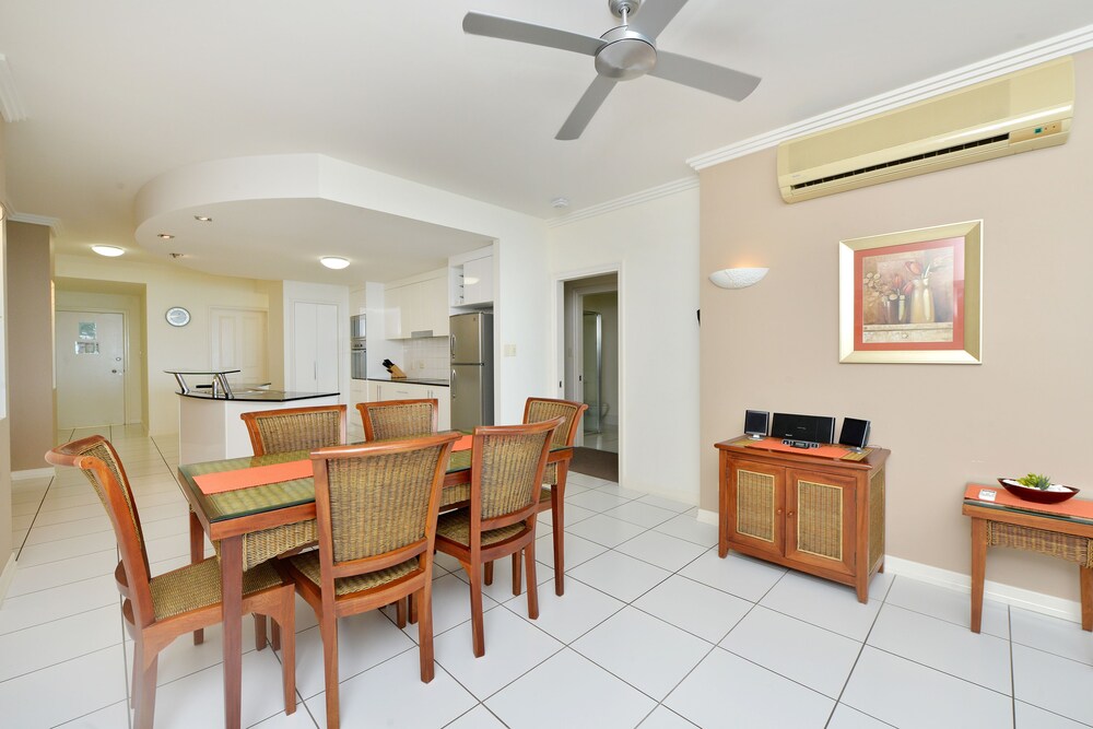 Standard Apartment, 1 Bedroom, Ocean View - In-Room Dining