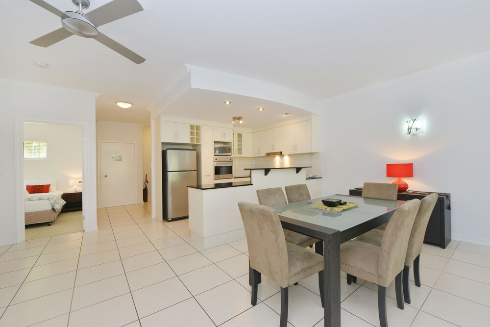 Standard Room, 2 Bedrooms, Garden View - In-Room Dining