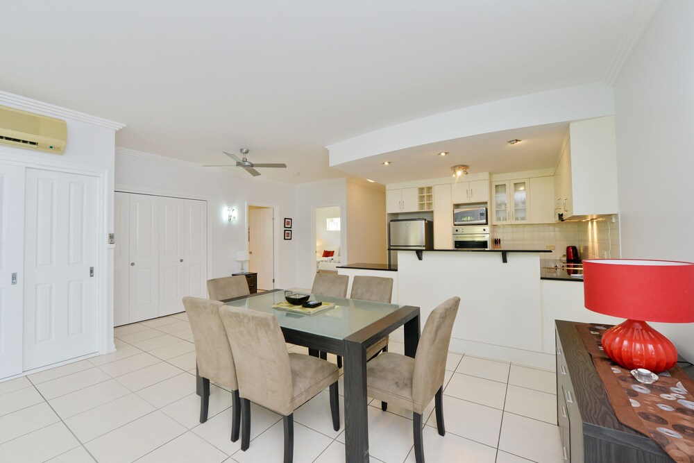 Standard Apartment, 1 Bedroom, Garden View - In-Room Dining