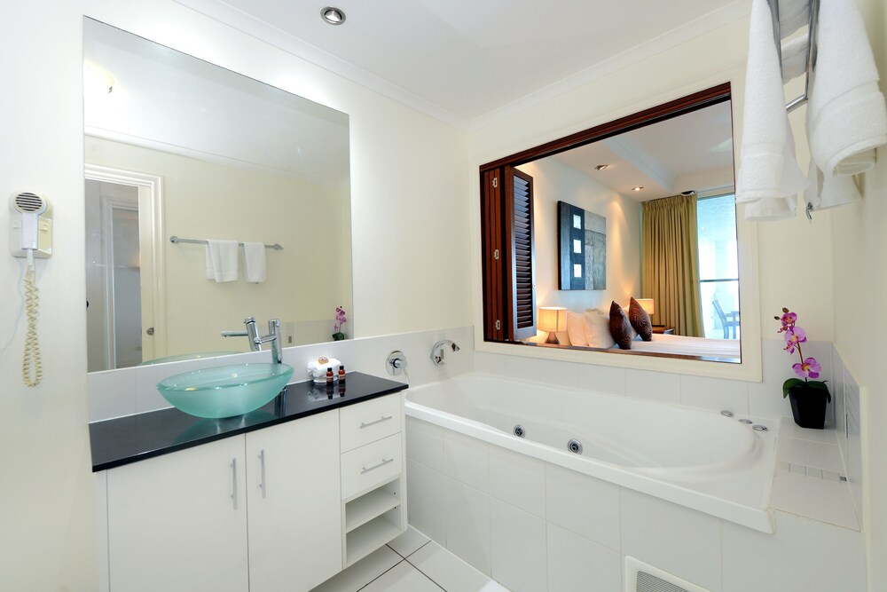 Standard Room, 3 Bedrooms, Ocean View - Bathroom