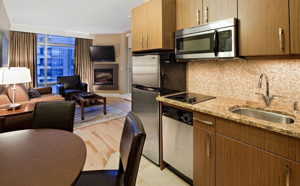 Deluxe Suite, 1 Bedroom - In-Room Kitchenette