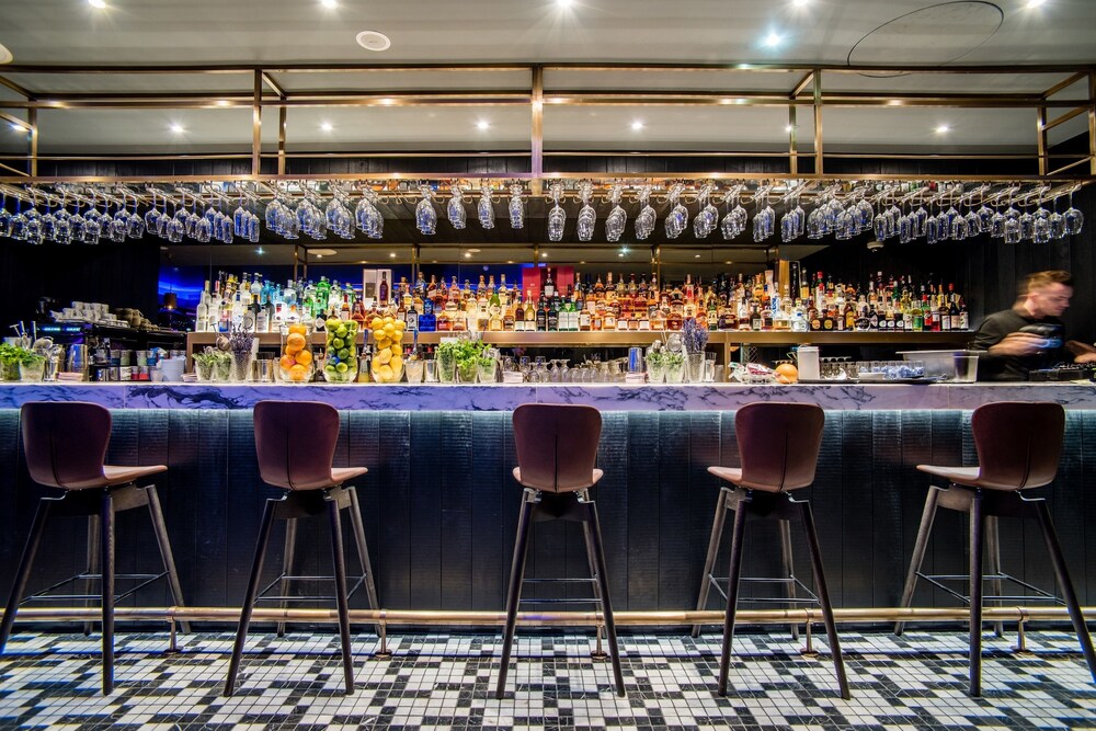 Hotel Bar