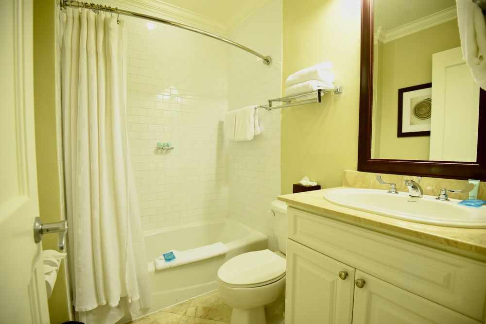 Junior Suite, 1 King Bed (Luxury) - Bathroom