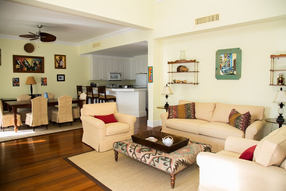 Penthouse (Governor Dunmore) - Living Room