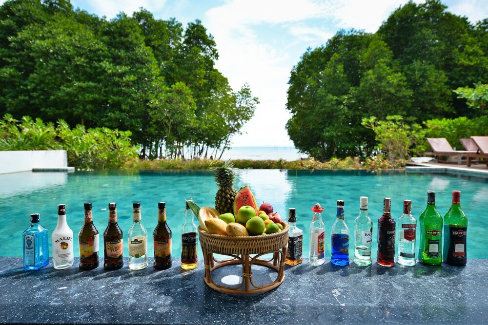 Poolside Bar