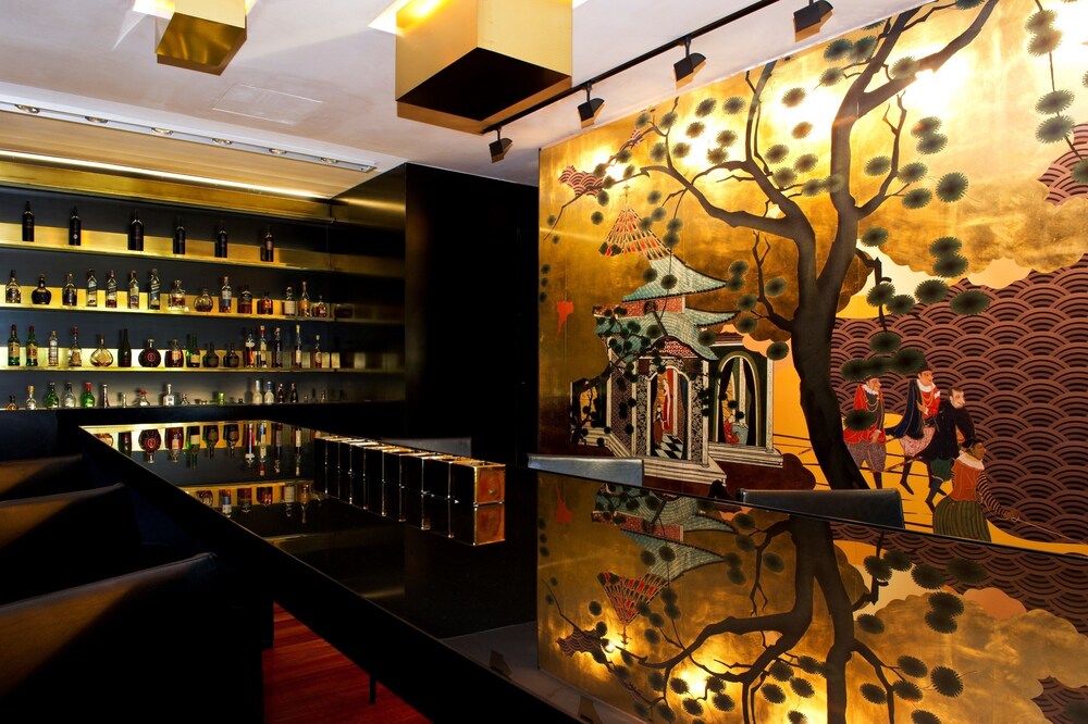 Hotel Bar