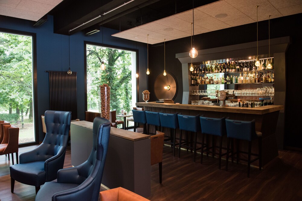 Hotel Lounge