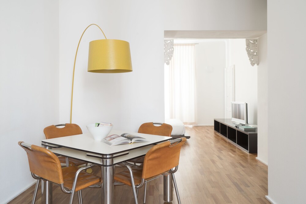 Apartment for 2 people Brera (Via San Fermo 1) - Living Area