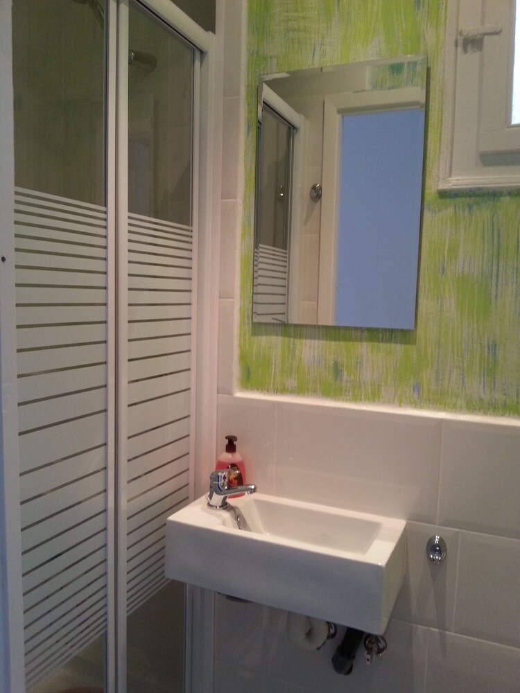 Family Apartment, 3 Bedrooms, Balcony - Bathroom