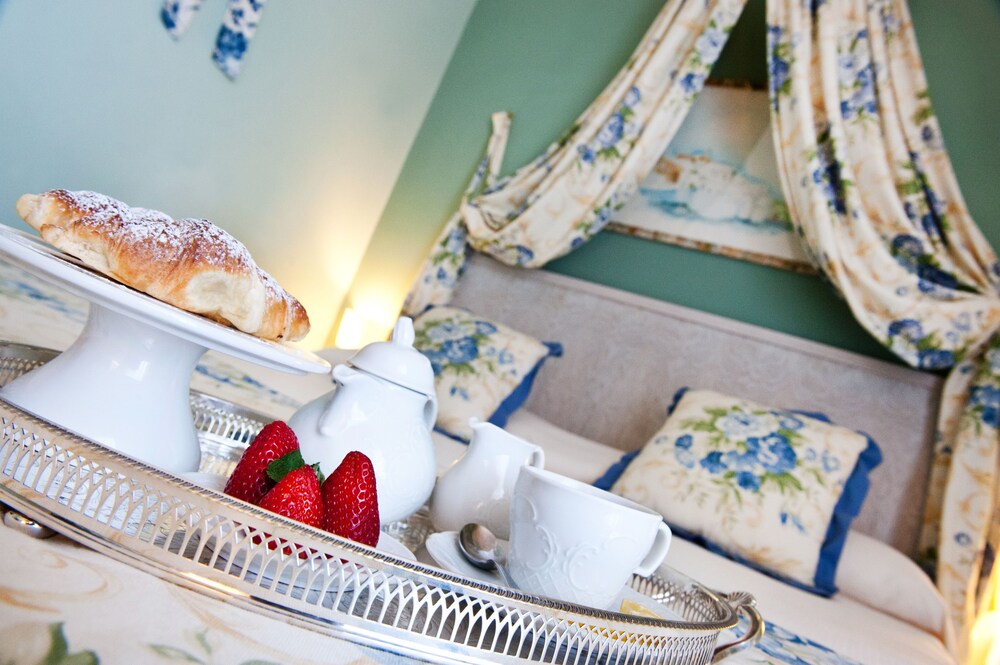 Room Service - Dining