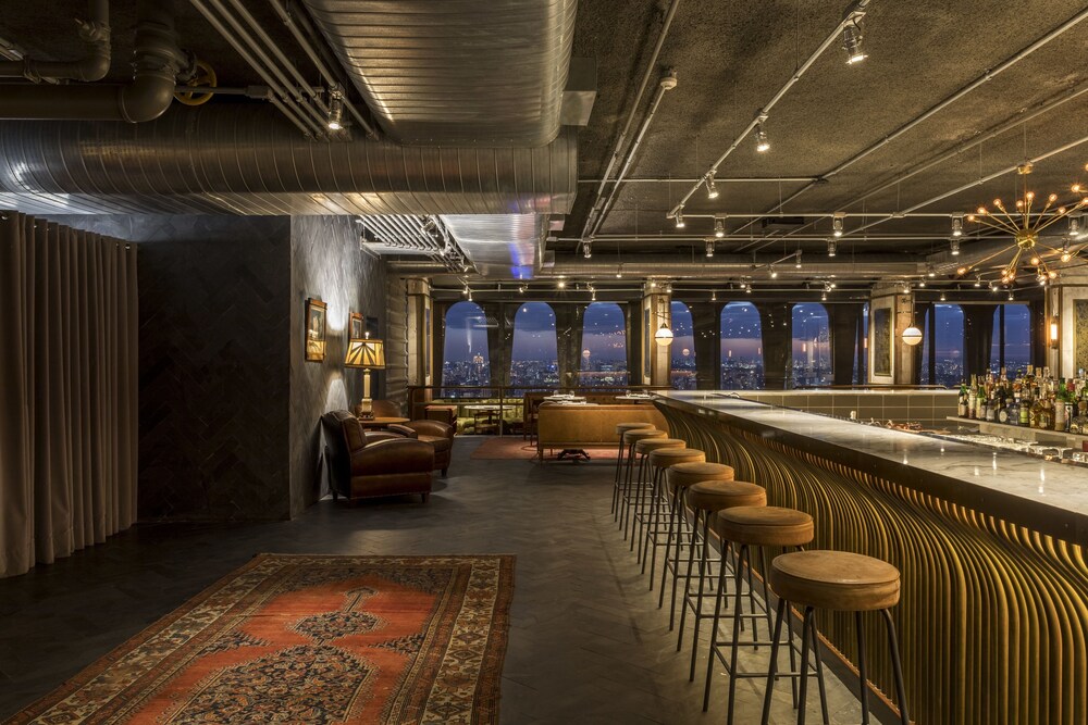 Hotel Lounge