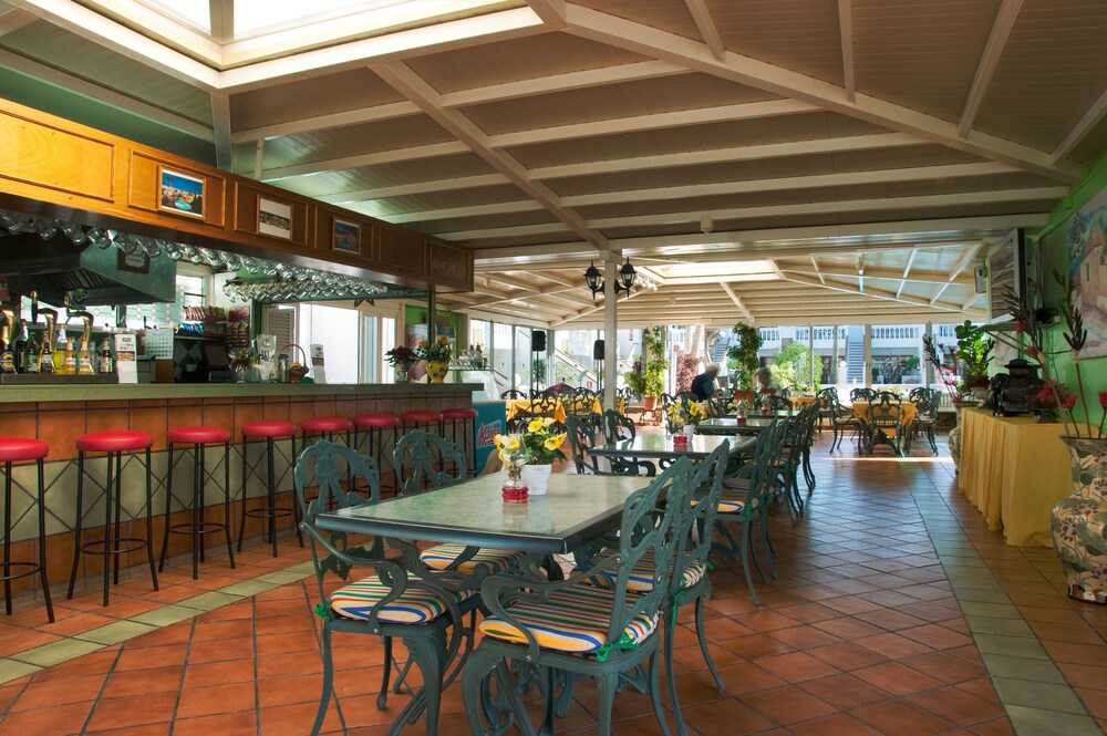 Hotel Bar