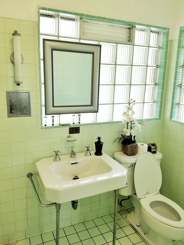 Legacy Suite - Bathroom