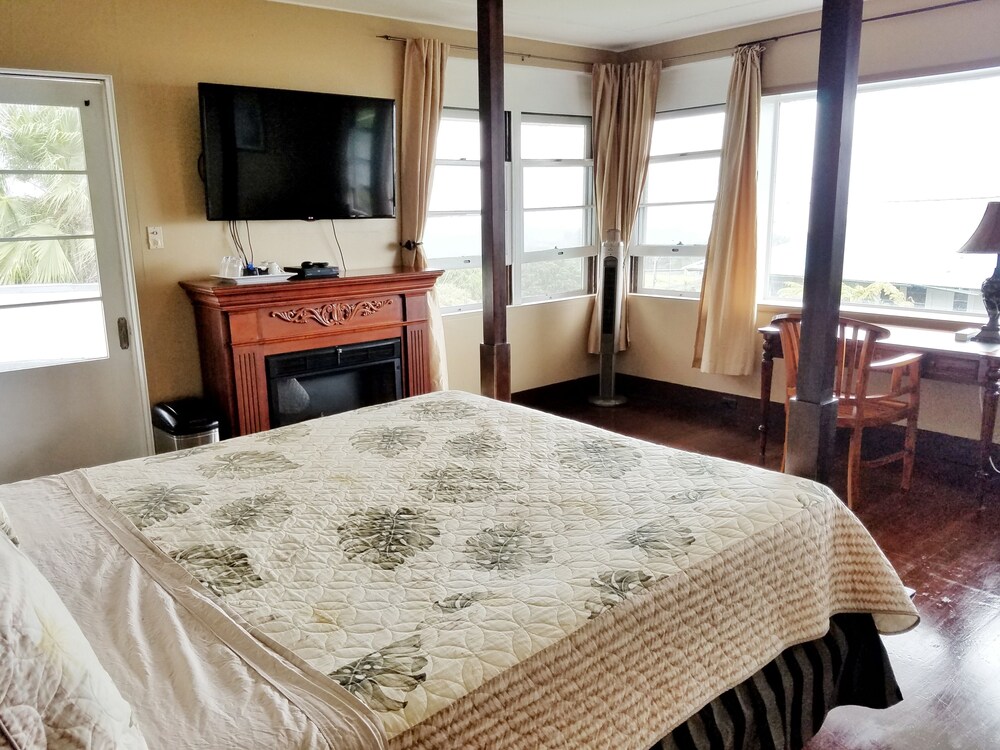 Legacy Suite - Guestroom