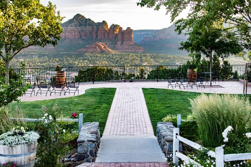 Sky Ranch Lodge