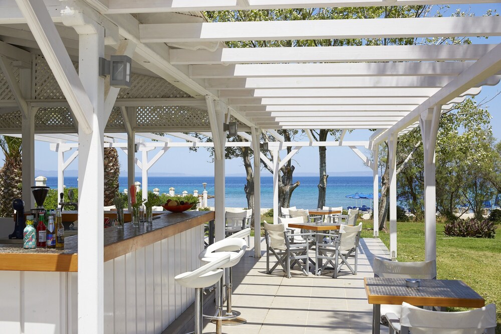 Poolside Bar