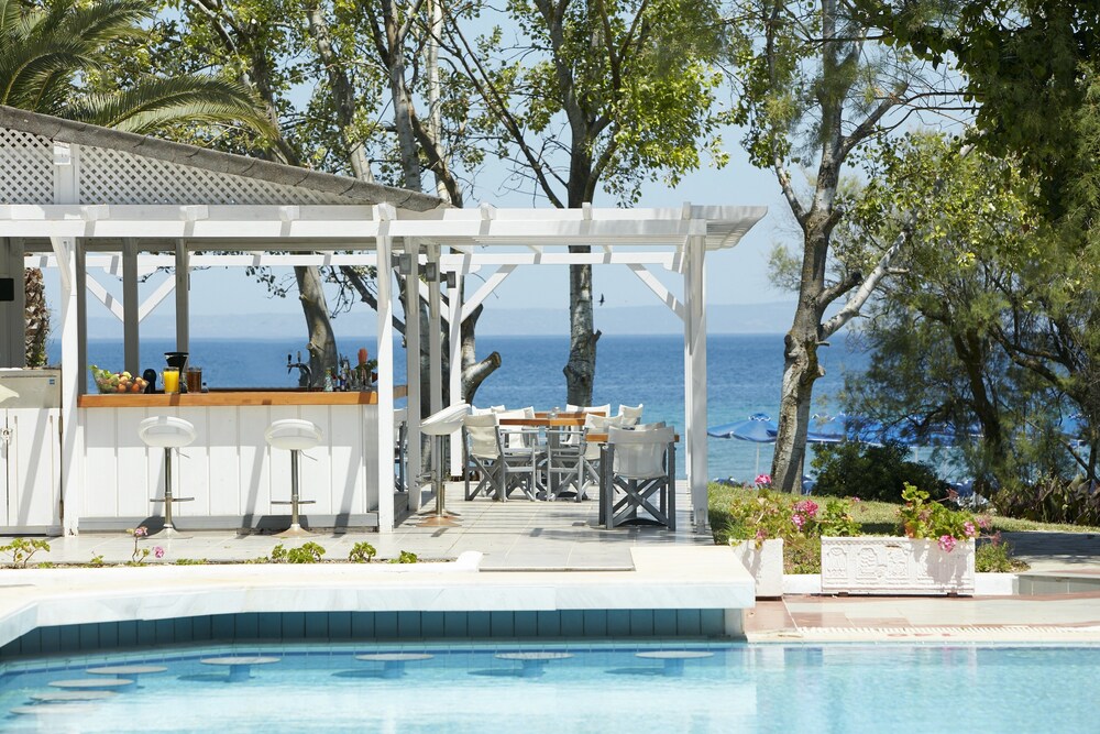 Poolside Bar