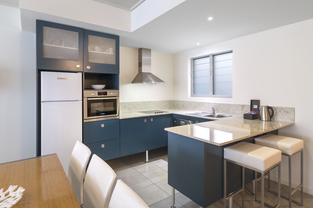 3 Bedroom Apartment Includes Breakfast - Private Kitchen