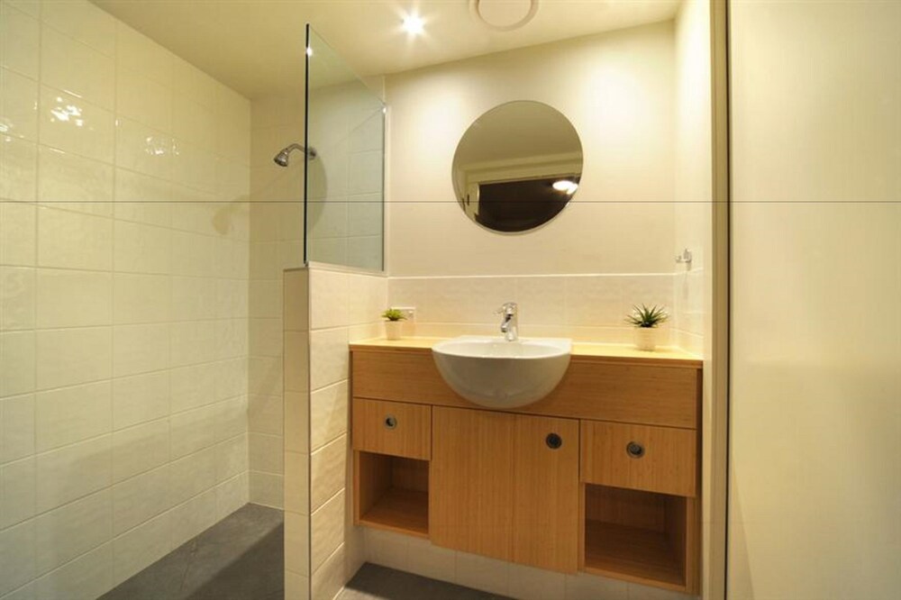One Bedroom Spa Apartment - Bathroom