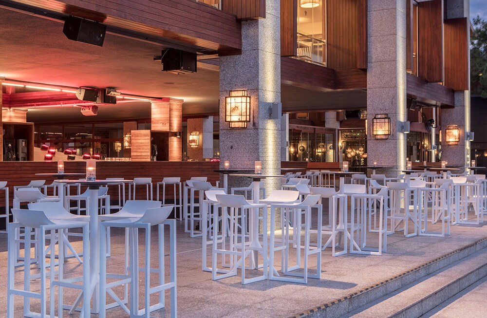 Poolside Bar