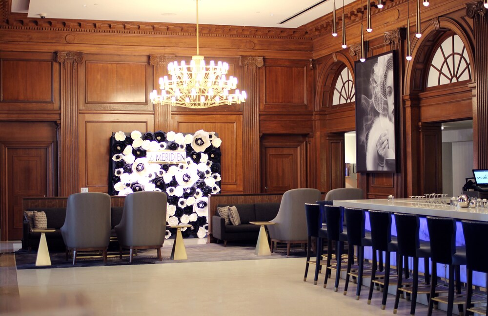 Hotel Lounge