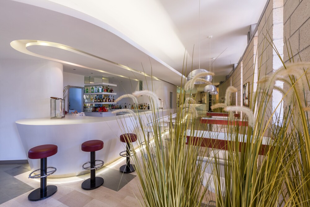 Hotel Lounge