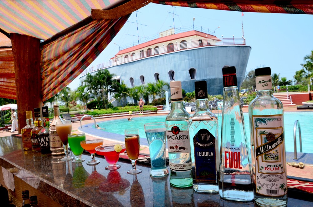 Poolside Bar