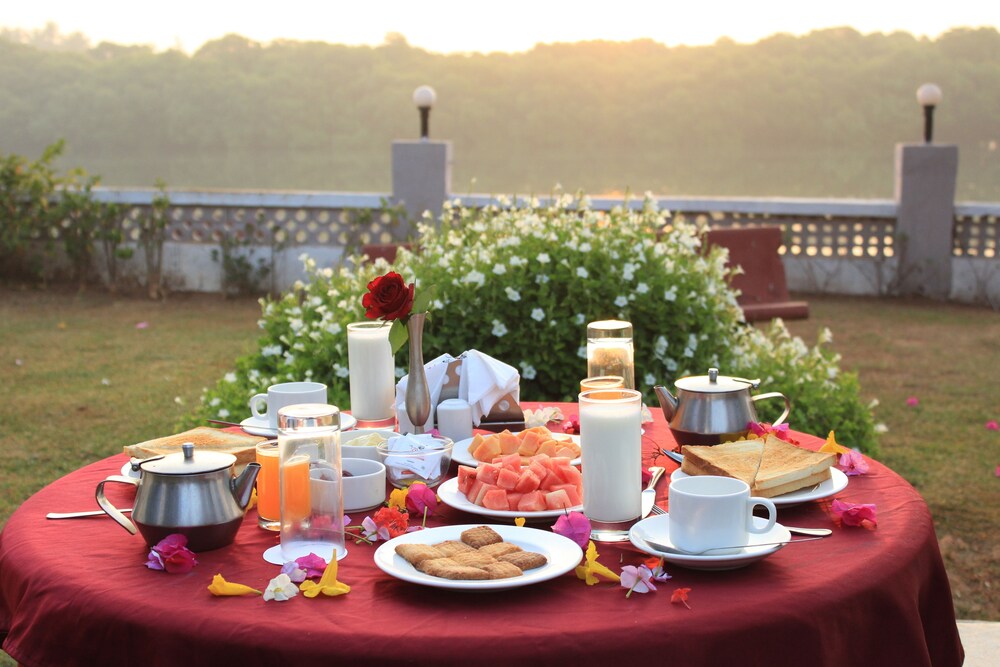 Couples Dining