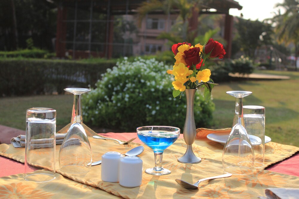 Couples Dining