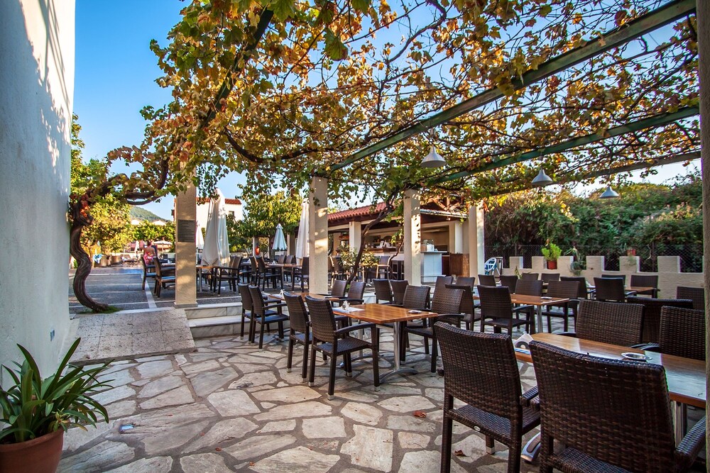 Poolside Bar