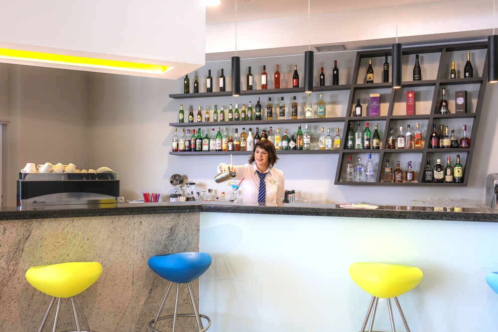 Hotel Bar