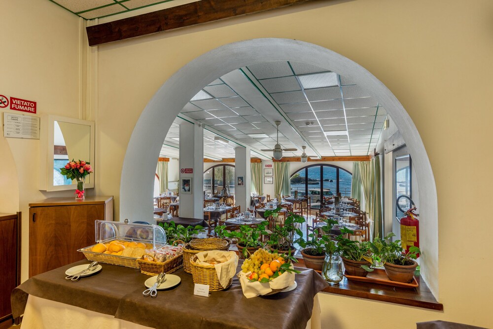 Food Court