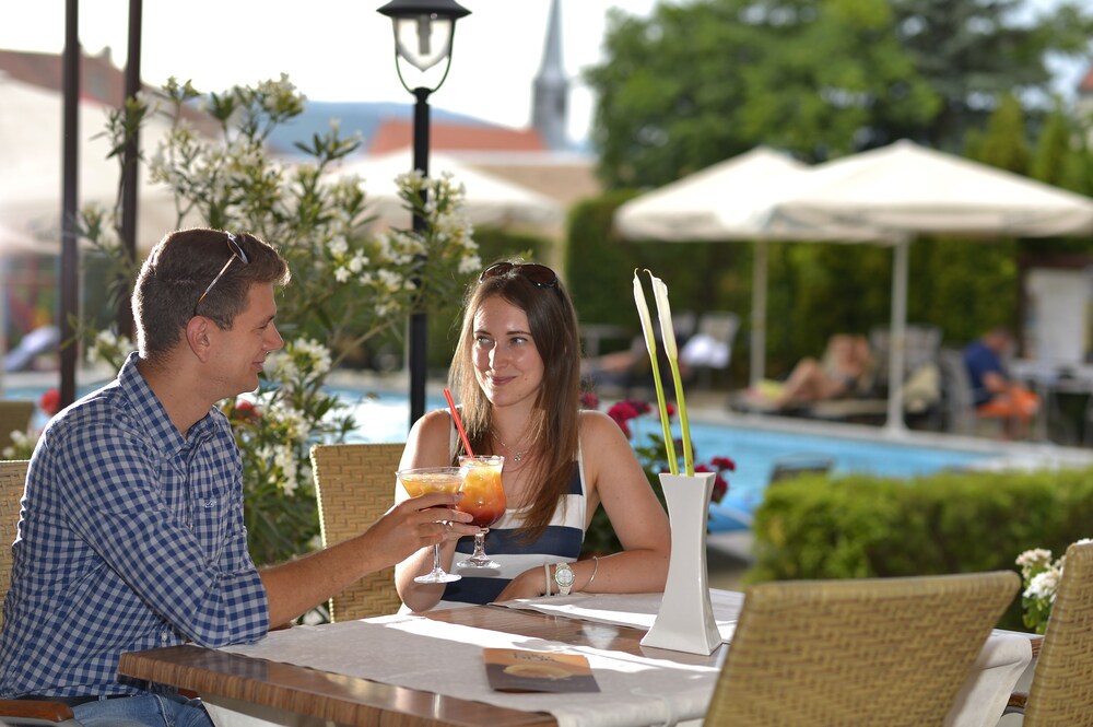 Couples Dining