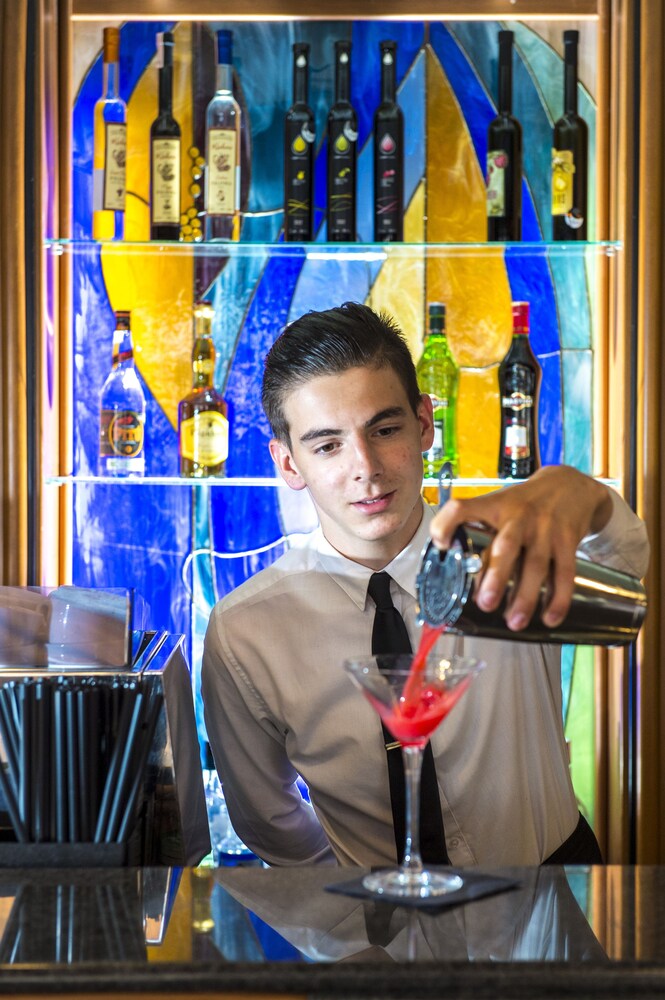 Hotel Bar