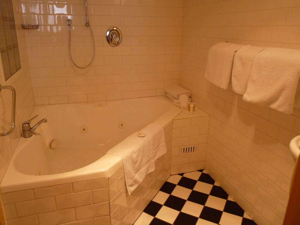 The William Townhouse - Jetted Tub