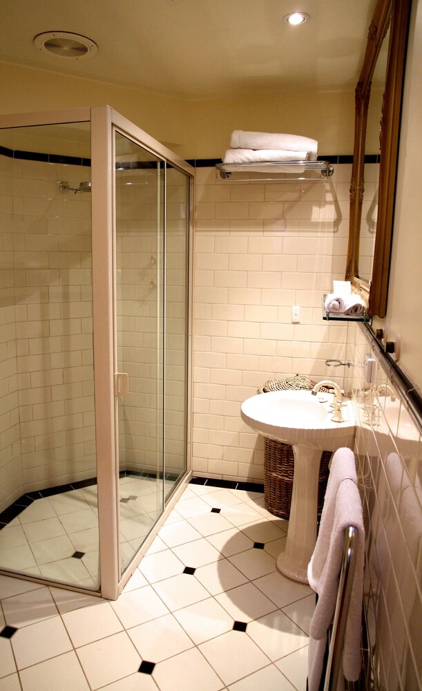 Executive 2 Bedroom (Stanley) - Bathroom