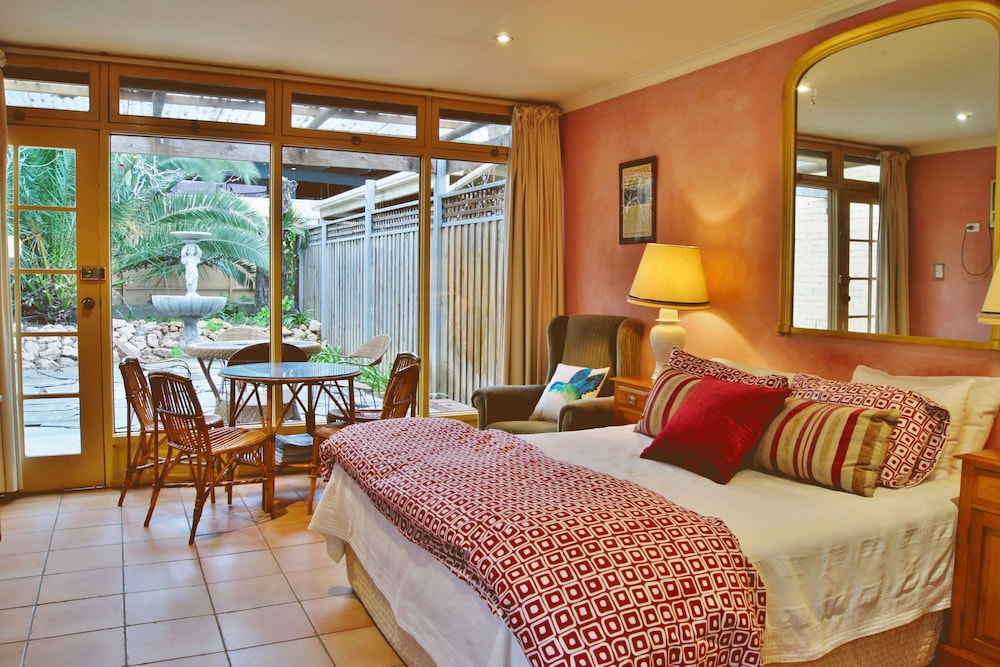 Romantic Spa Suite (Champagne) - 38a Melbourne Street - Featured Image